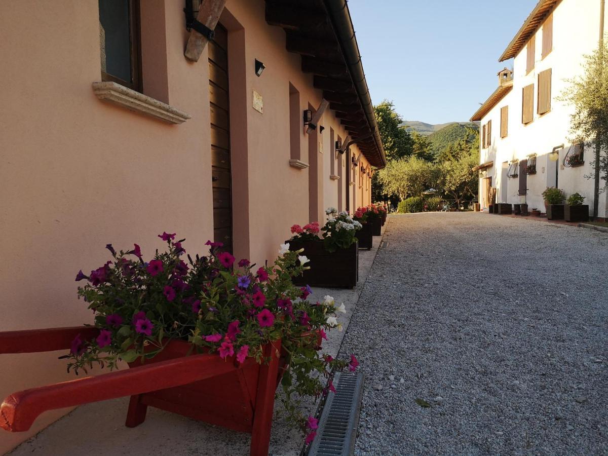Santa Croce Villa Fossato di Vico Exterior photo