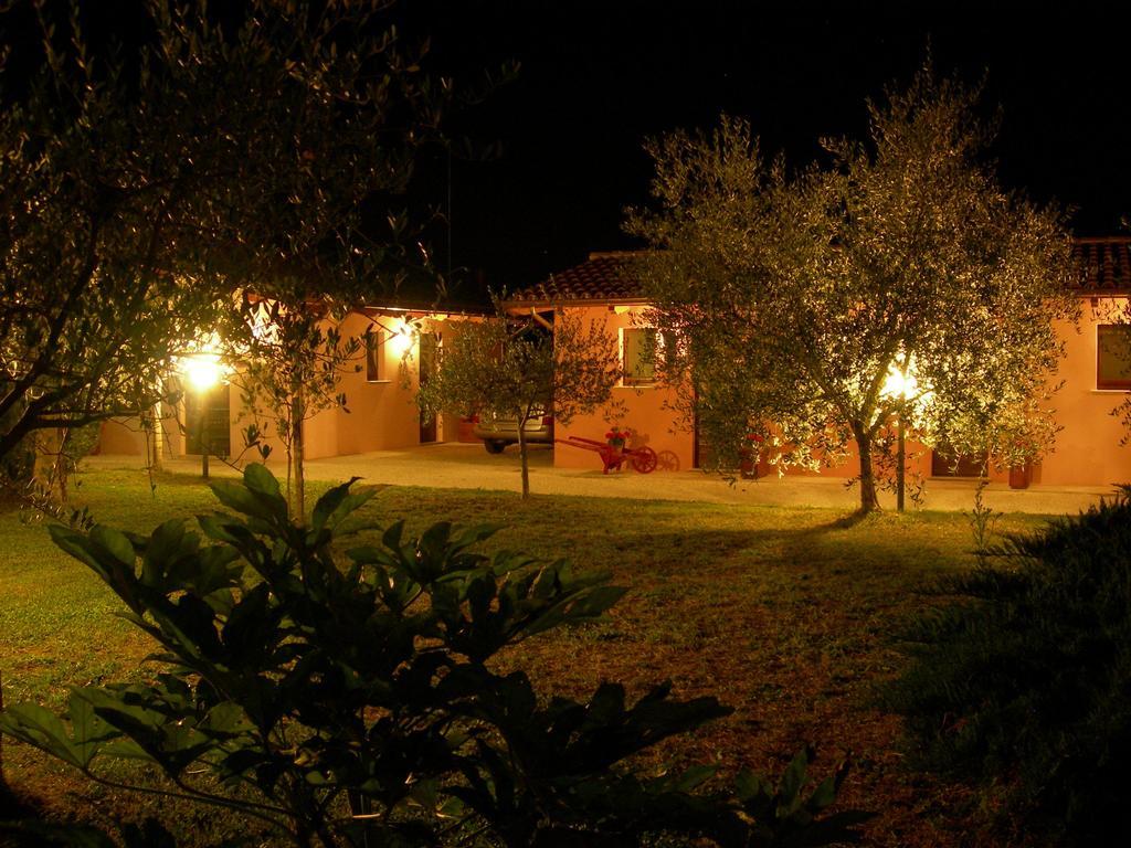 Santa Croce Villa Fossato di Vico Exterior photo