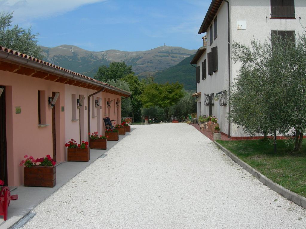Santa Croce Villa Fossato di Vico Exterior photo