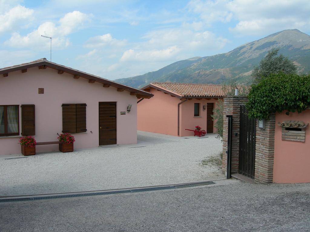Santa Croce Villa Fossato di Vico Exterior photo